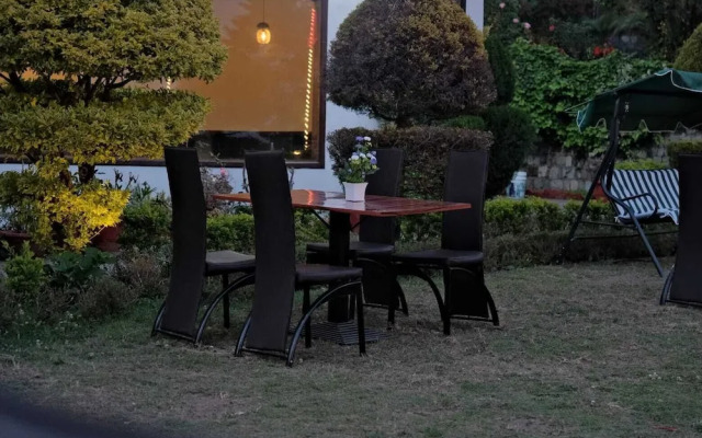 The Luv Hill Hotel And Cafe