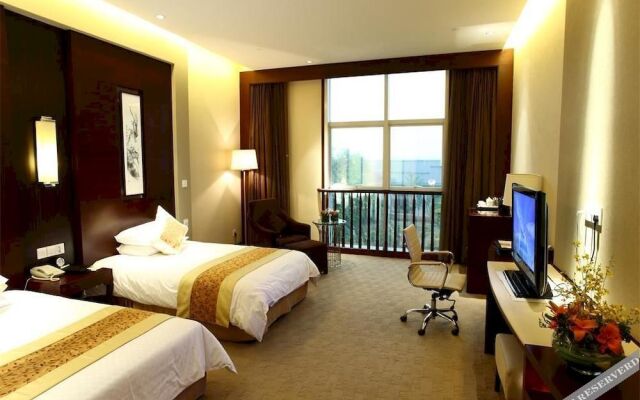 Mirror Lake Hotel