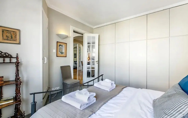 Spacious Apartment in Plaka Athens A3