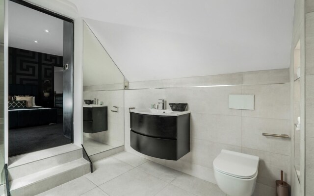 Luxury Designer Mansion in West Midlands Countryside