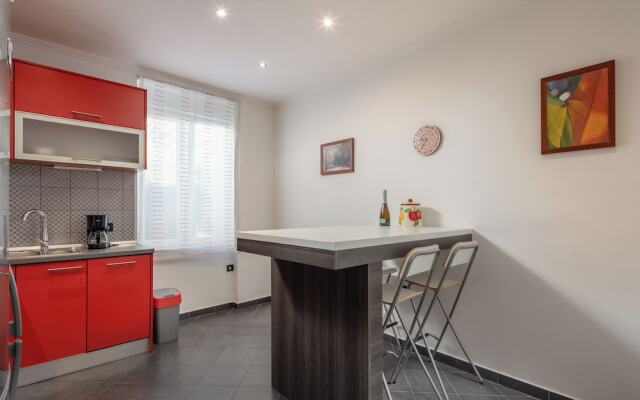 Quiet City Apartment Dexa