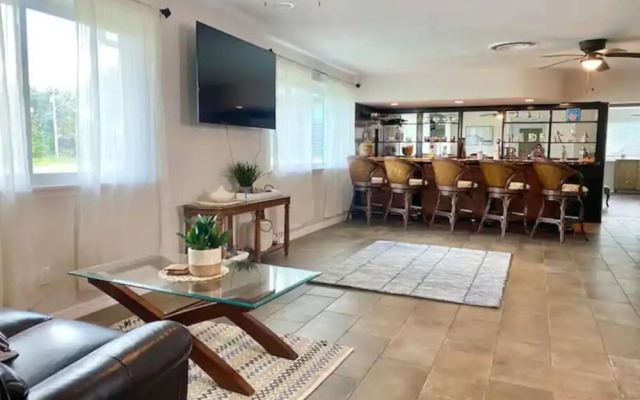 Cozy 4-Bedroom Beachside Home