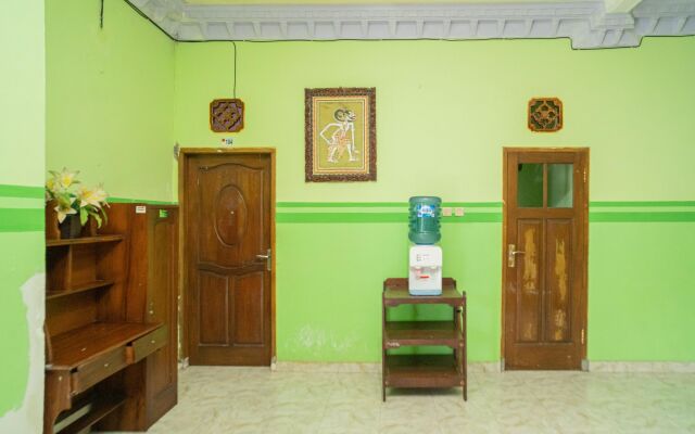 RedDoorz Syariah near Predator Fun Park Batu 2