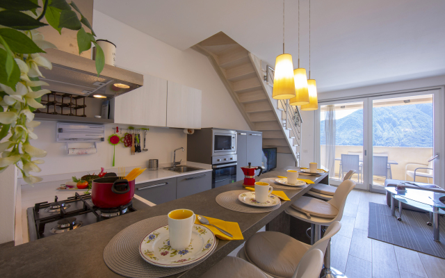 Como Lake Modern apartment Ulivi