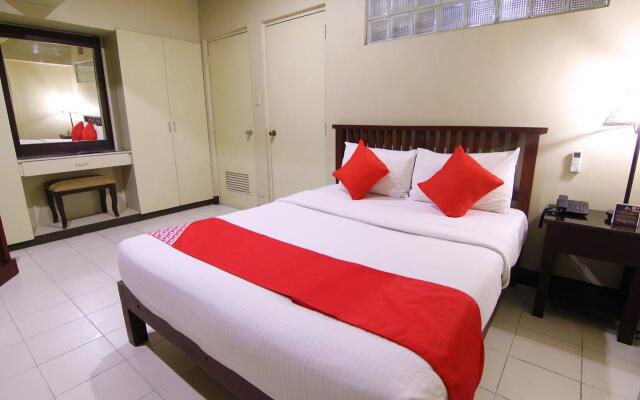 OYO 103 Artina Suites Hotel