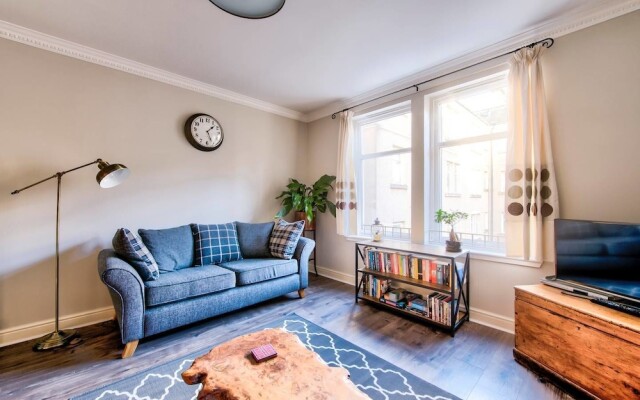 Beautifully Presented Flat, Close To City Centre