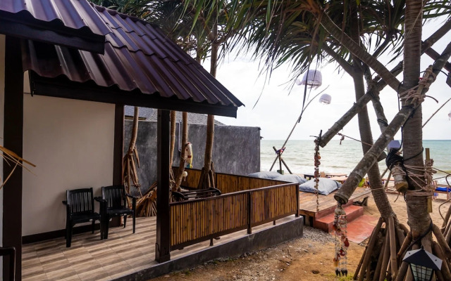 Harry's Sunset Klong Nin Beach