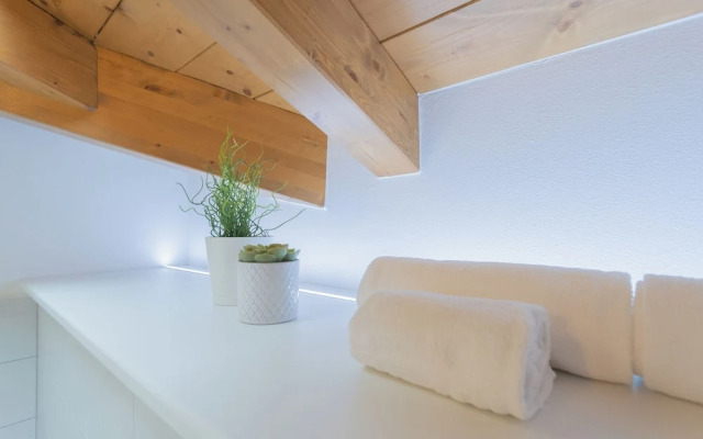 Dream Lake Apartments by Rent all Como