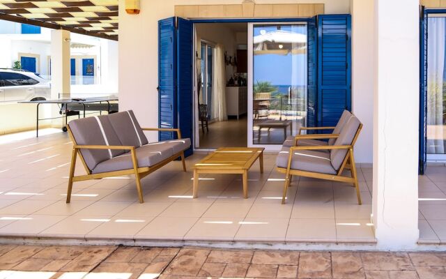 Phaedrus Living: Seaside Luxury Villa Anafi