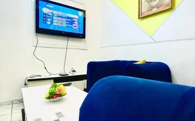 1 Bed Studio Sleeps 2 - Wifi, Balcony, Parking