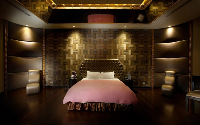 Royal Group Motel Ming Chen Branch