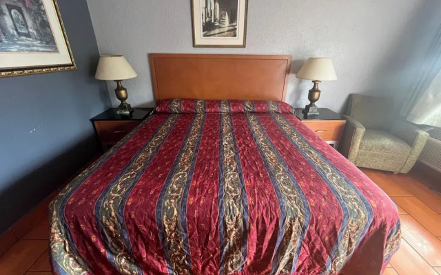 La Posada Inn By OYO Brownsville