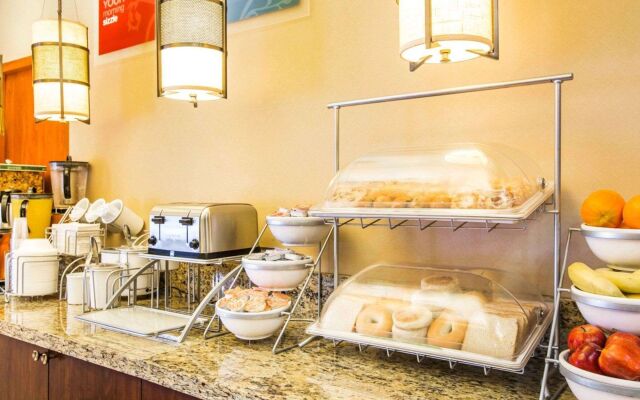 Comfort Suites
