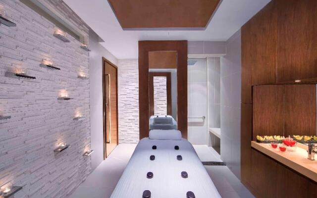 Pullman Dubai Creek City Centre Hotel & Residences