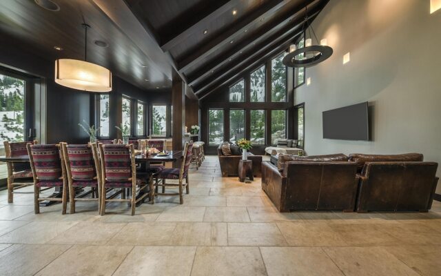 Bronson by AvantStay | Sleeps 17! On the Slopes! Squaw Valley w/Hot Tub&Fire Pit