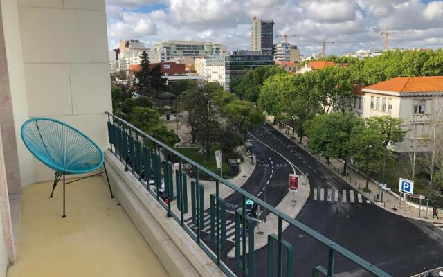 Architectural poetry in an unique 3bdrs view flat