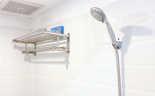 Nice And Modern 2Br At Green Pramuka City Apartment