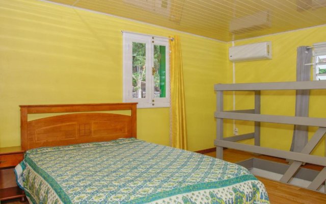 Maison de 2 chambres avec terrasse amenagee et wifi a Saint Leu a 1 km de la plage
