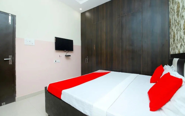 Hotel R2d by OYO Rooms