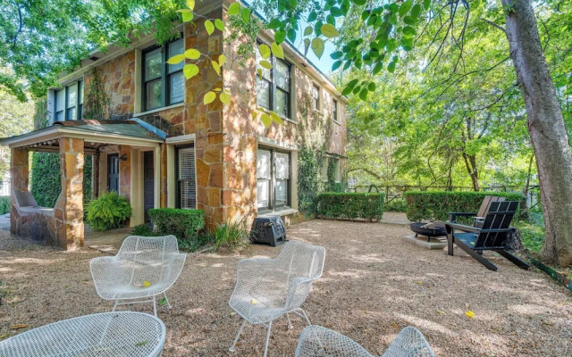 4 Mi to Dtwn: Pet-friendly Austin Studio