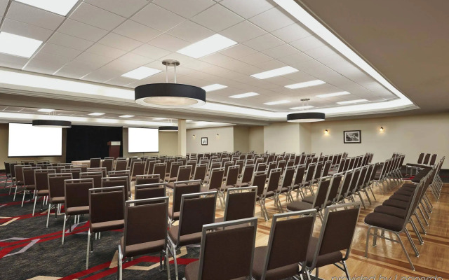 Four Points by Sheraton Edmonton South