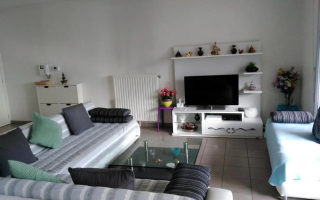 Appartement F3 Avec Parking Privee