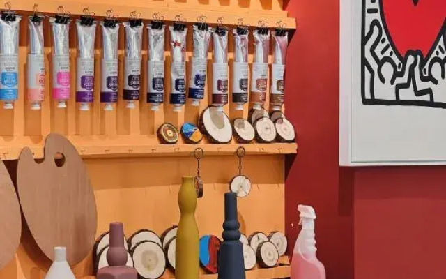 Sanya Yomovo – Bridge House Art Inn