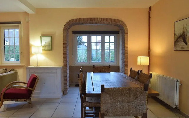 Beautifully Renovated House Centrally Located