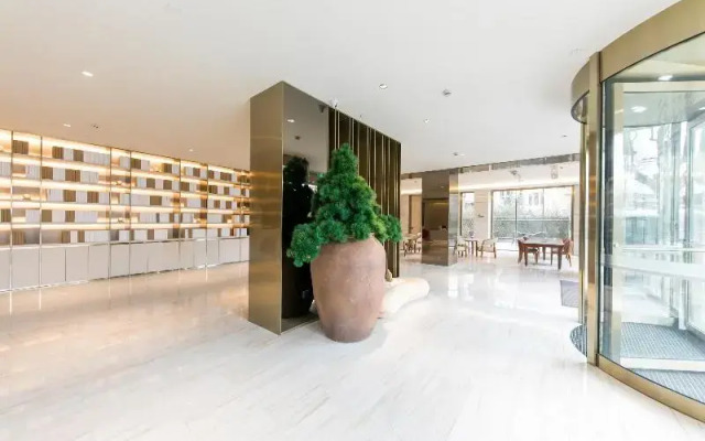 Ji Hotel (Shanghai Beixinjing Metro Station)