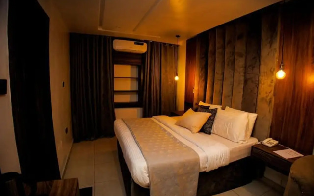 Vic & J Lounge and Hotel