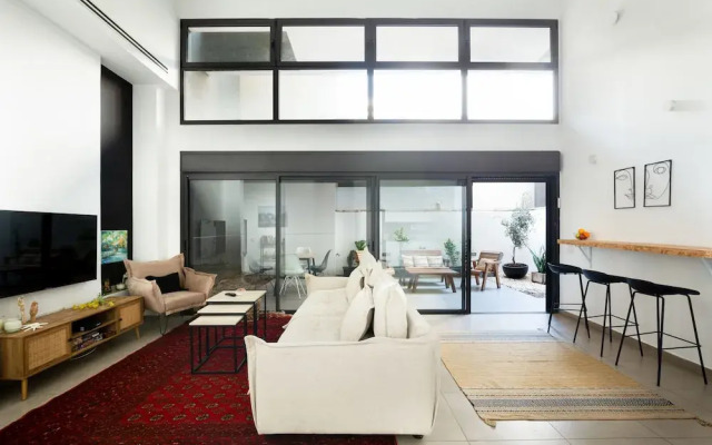 Cozy 2BDR with Parking