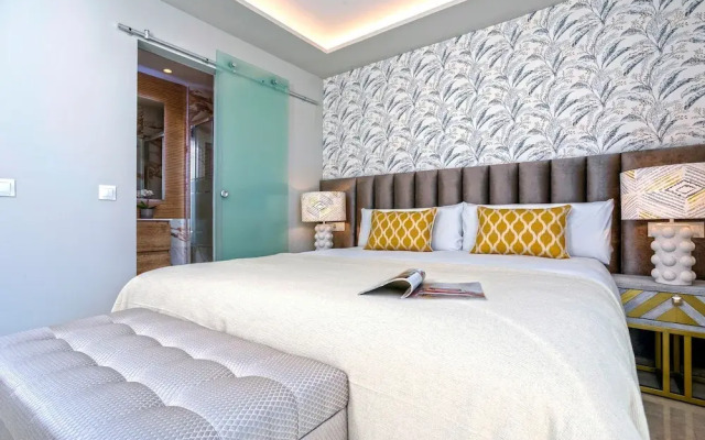 Magnificent 3BD Duplex With Pool in Marbella Aloha Golf II