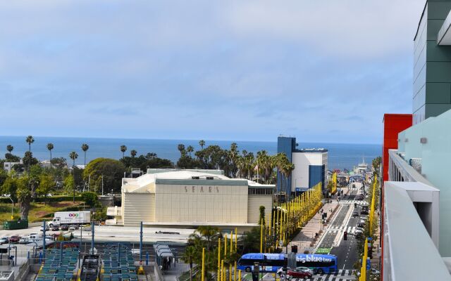 Hampton Inn & Suites Santa Monica