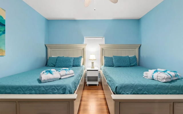 Large Balcony! Gulf Front Master Suite! Many Amenities On-site!