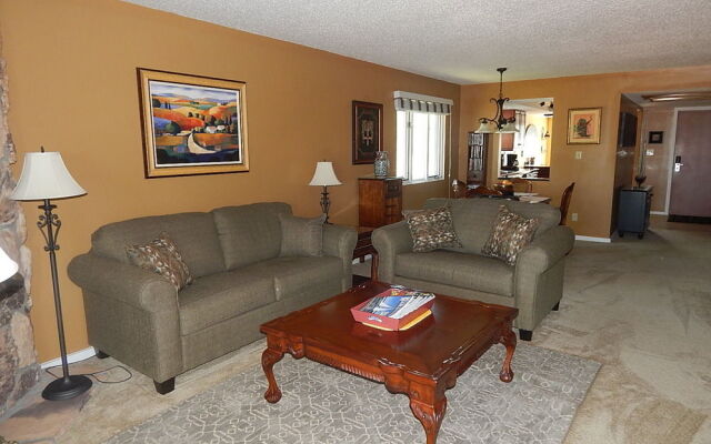 Four Seasons Racquet Club Condominiums