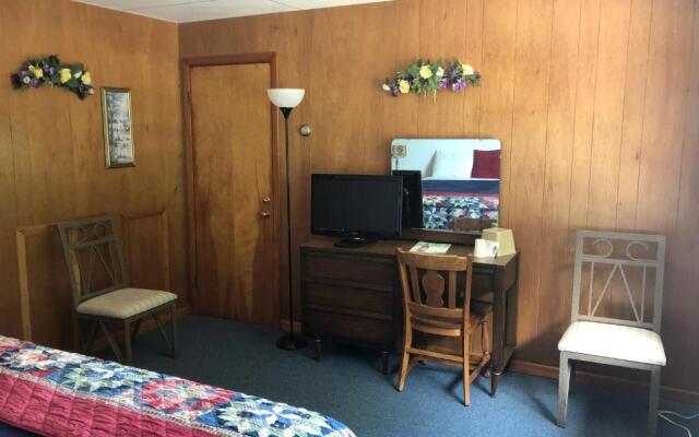 Showboat Motel Restaurant & Bar