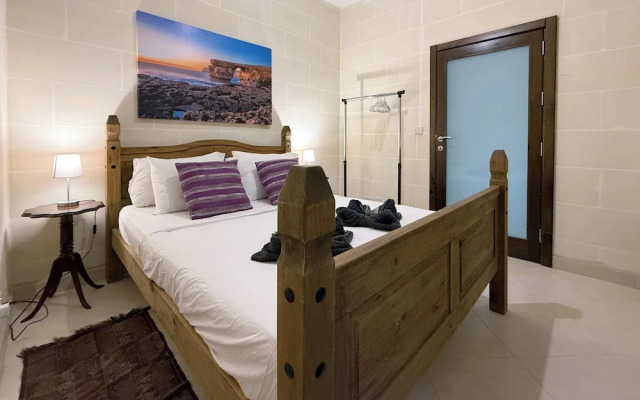 Traditional Maltese 3BD Apartment