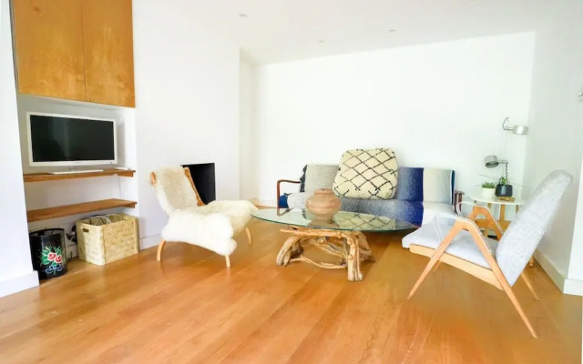 3 Bedroom House in De Beauvoir Town