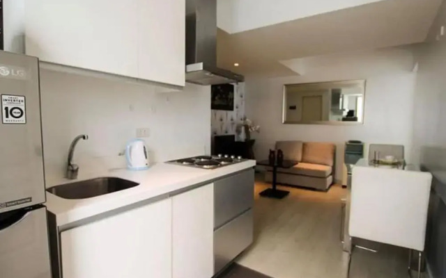Azure Rio West Wave Pool 1 Bedroom near Airport