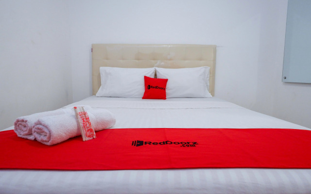 RedDoorz near Mall Ratu Indah 3