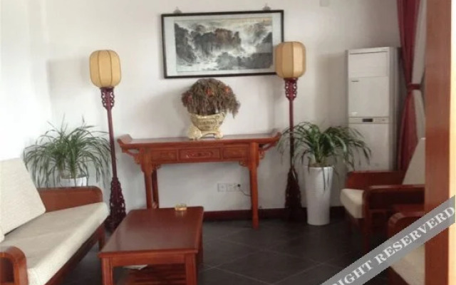 Sanxing Zhuyuan Farmhouse