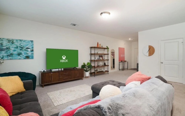 Rare Find Sleeps 13 Family Fun