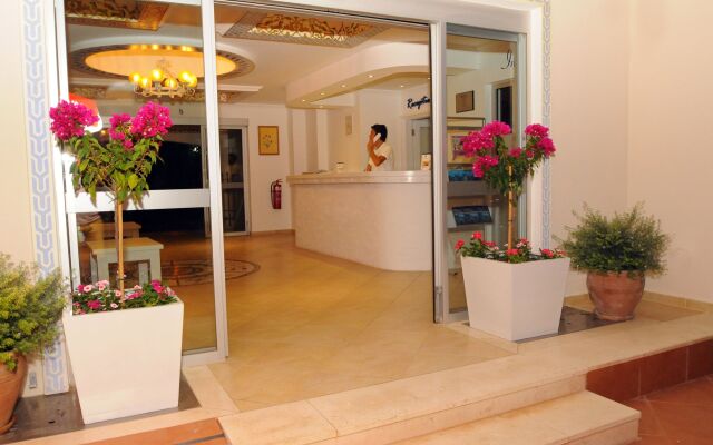 Sea Breeze Hotel & Apartments