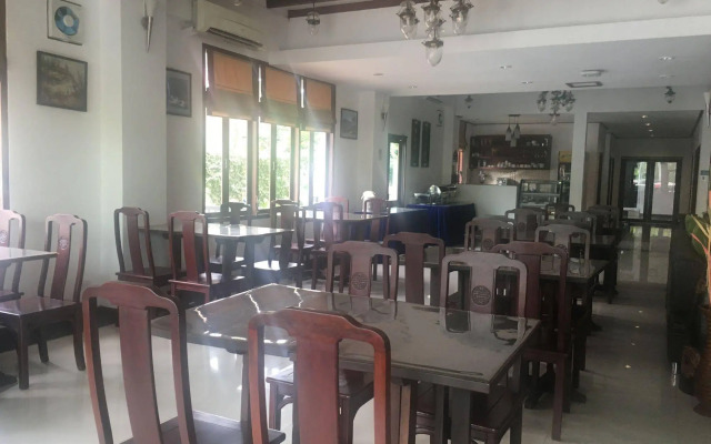 AV Hotel