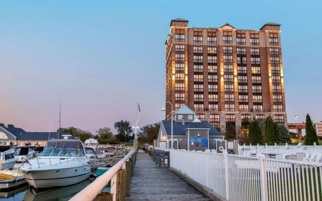 Shoreline Inn & Conference Center, Ascend Collection