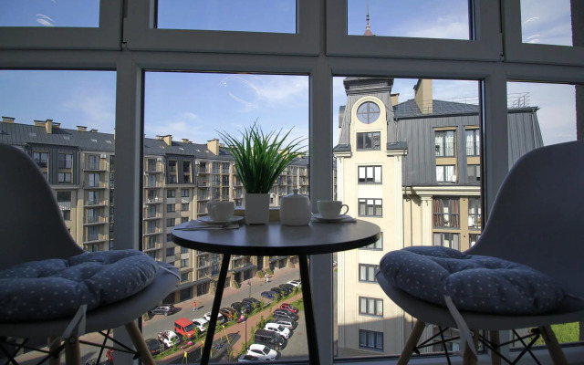 Apartments on Avtomobilistov street 9