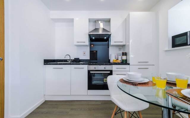 Stunning 2-bed Apartment With Allocated Parking