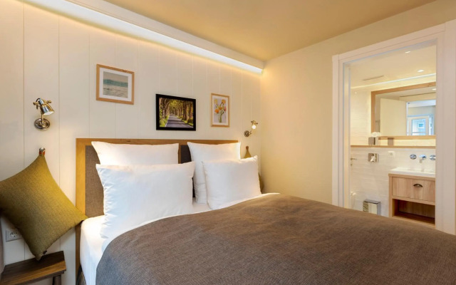 LOEV - VELA Hotel