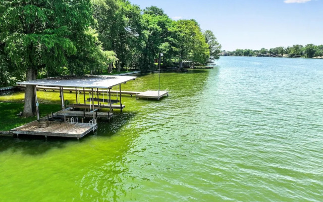 Beautiful Lakefront Cabin Something For Everyone