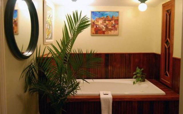 Rothschild-Pound House Inn